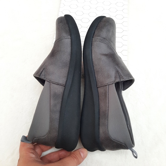 Clarks Cloudsteppers Sillian 2.0 Ease Slip On Comfort Flats Gray 6 Loafers - Picture 2 of 11